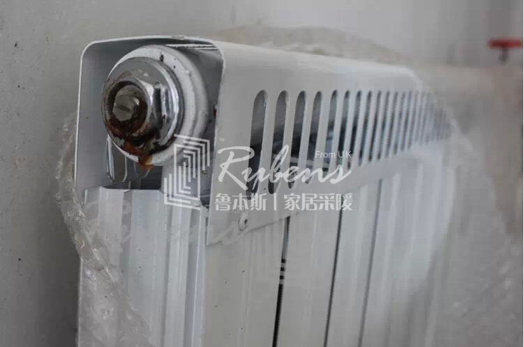 草莓视频污片：暖气片安装图文教程攻略1